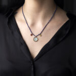 Κολιέ με πέτρες Λάπις και Σκαλιστό Γυαλί – Ασήμι 925 Επιχρυσωμένο - Image 2