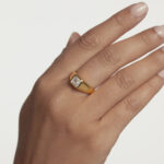 Δαχτυλίδι PDPAOLA Square Shimmer Stamp Gold - Image 2