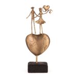 Bronze Figure A couple standing on a Heart
