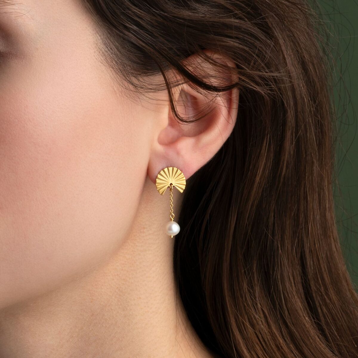 Sterling silver stud earrings with a freshwater pearl - Image 2